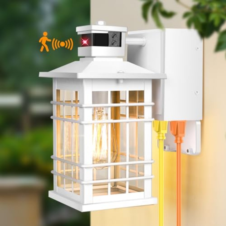 GFCIコンセント付きポーチライト、モーションセンサー搭載、 - Outdoor Lighting No Outlet のレビューと価格